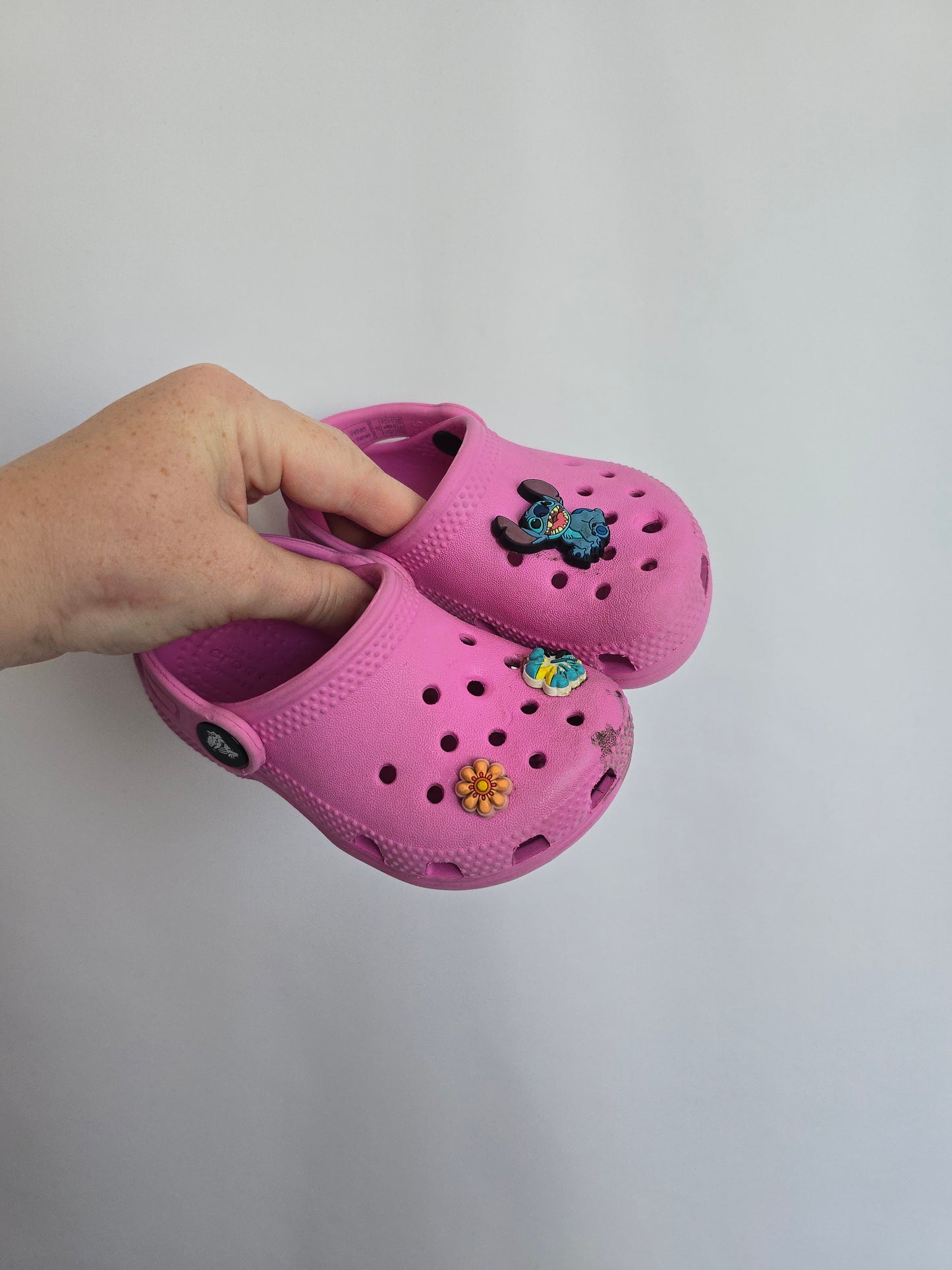 Crocs Pink Stitch • 6C