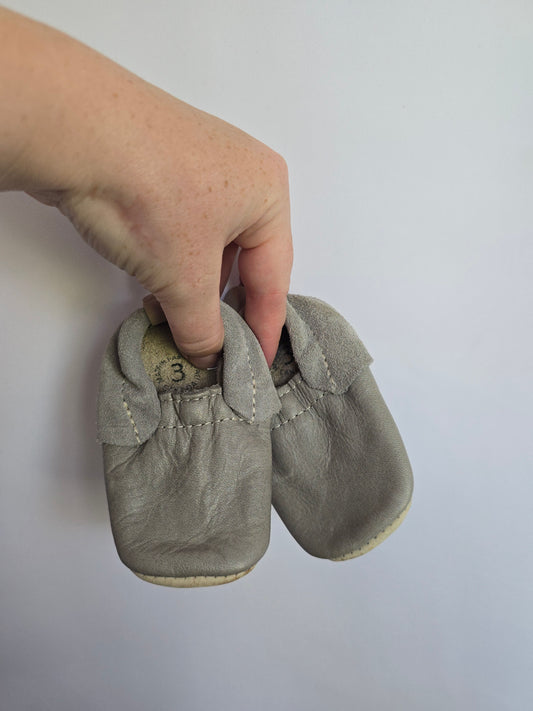 PLAY Heyfolks Grey Soft Sole Shoe • 3C