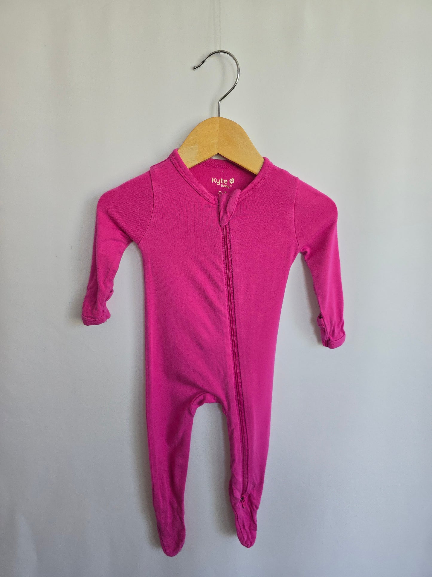 PLAY Kyte Raspberry Zip Footie • 0-3 months