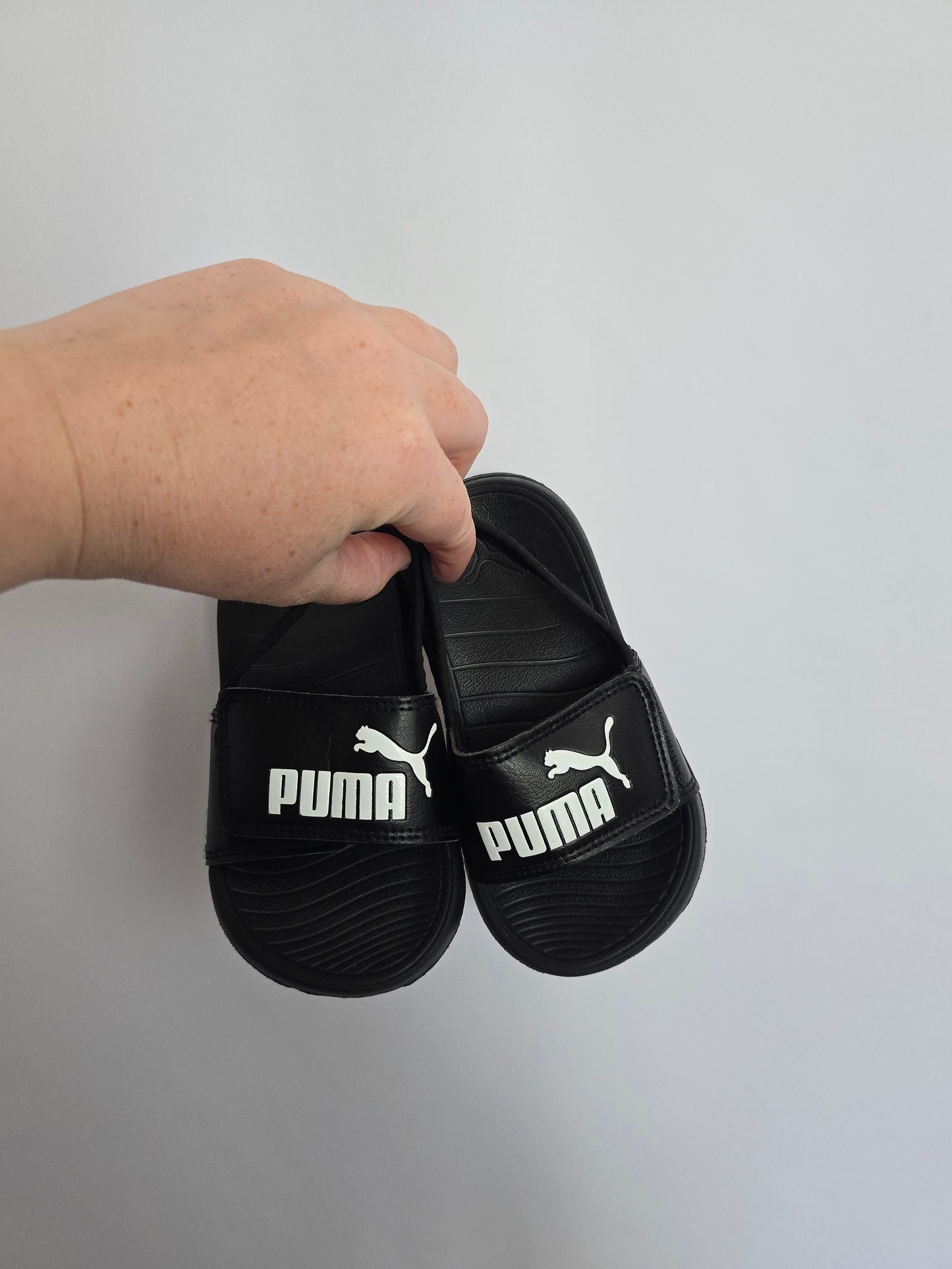 Puma Black Slides • 6C