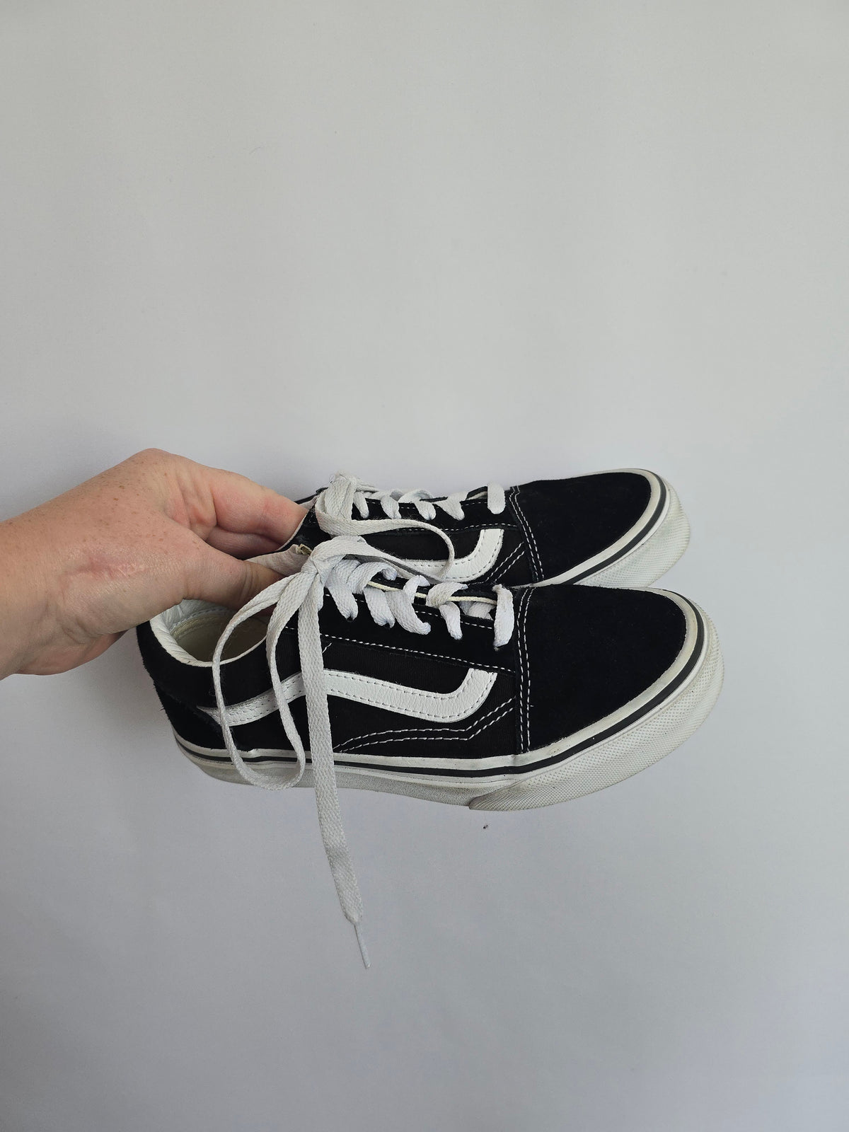 Vans Old Skool Lace Up Sneakers • J1.5