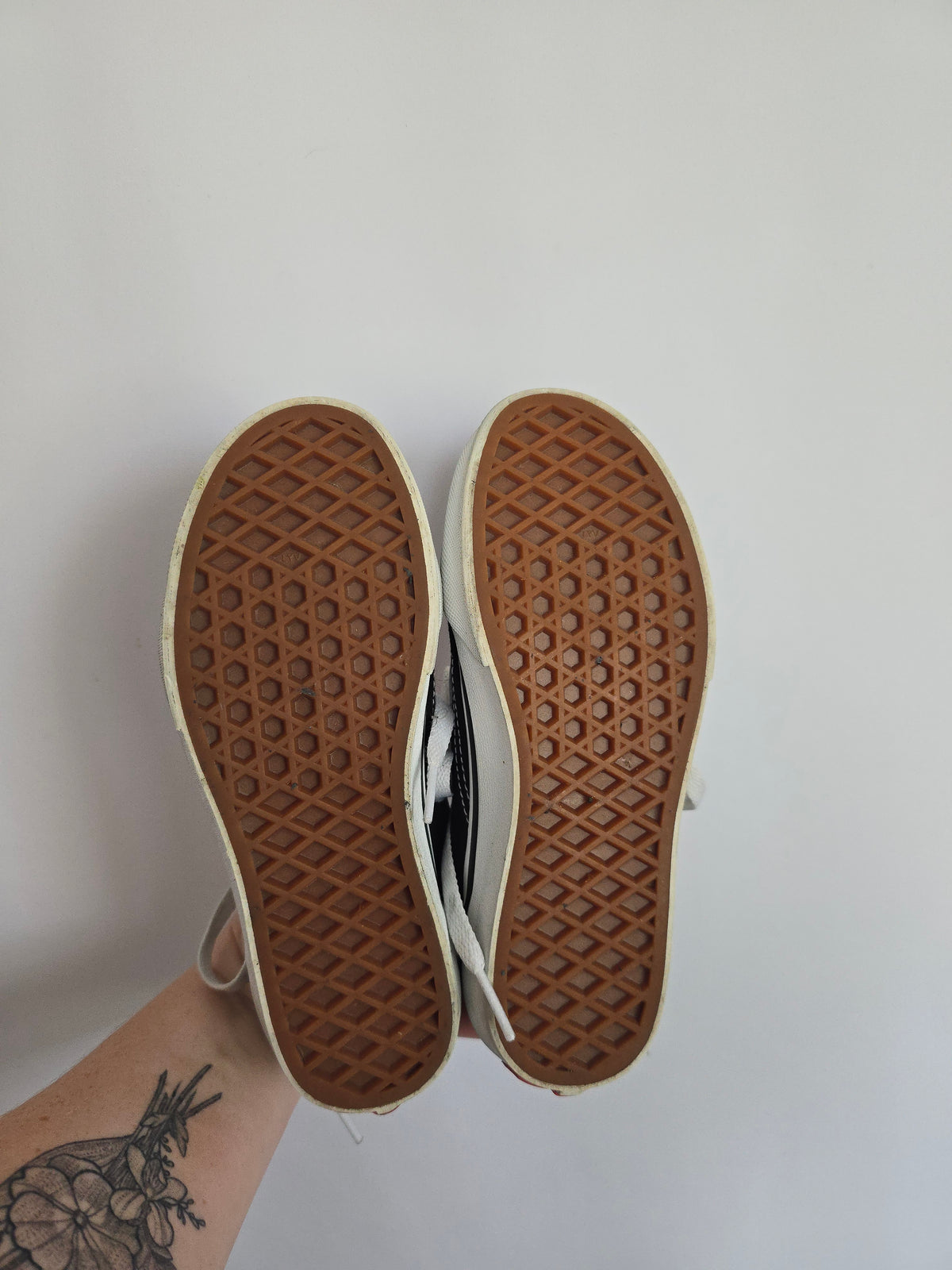Vans Old Skool Lace Up Sneakers • J1.5