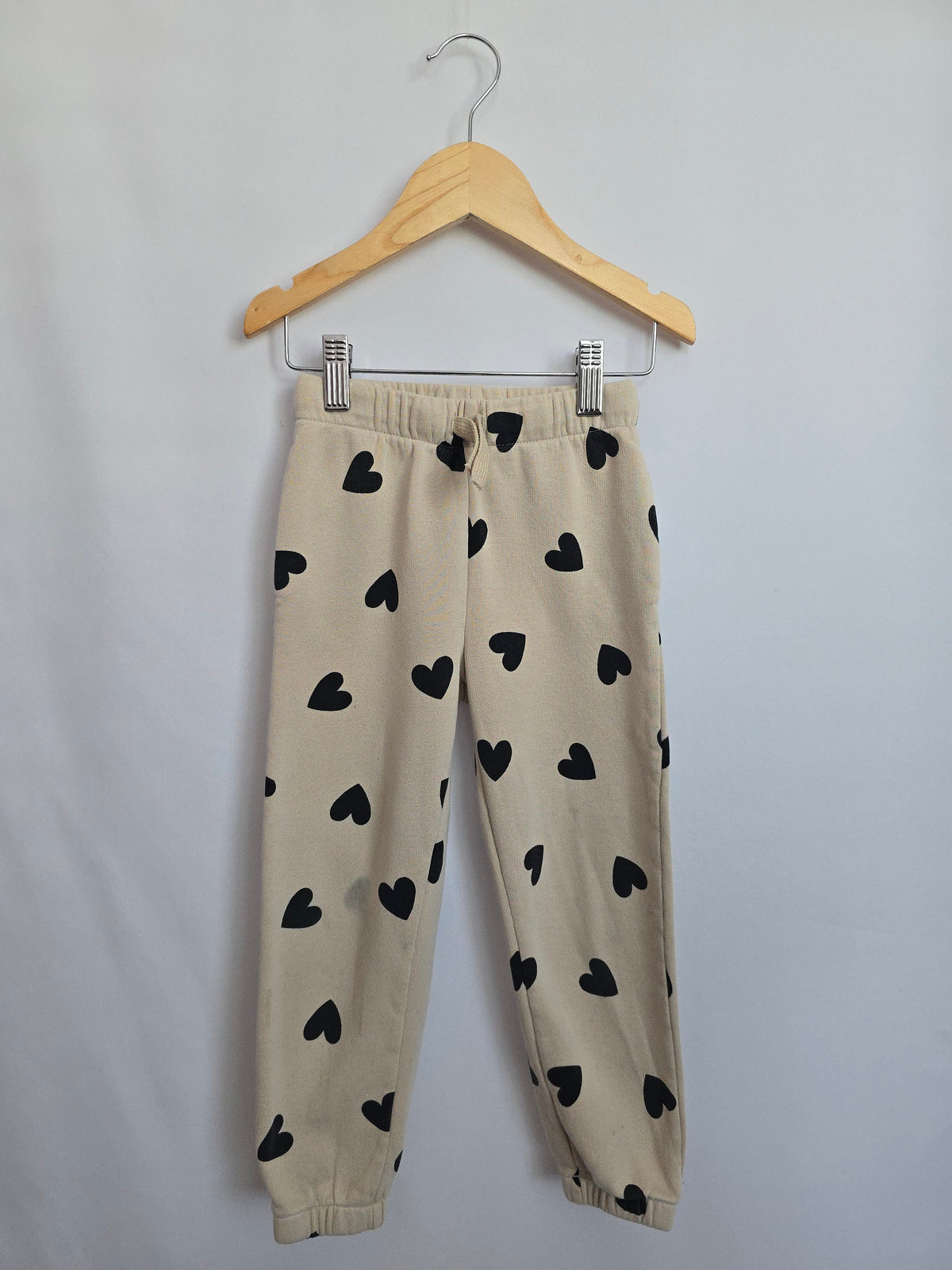 PLAY H&M Beige/Black Heart Sweatpants • 3-4 years