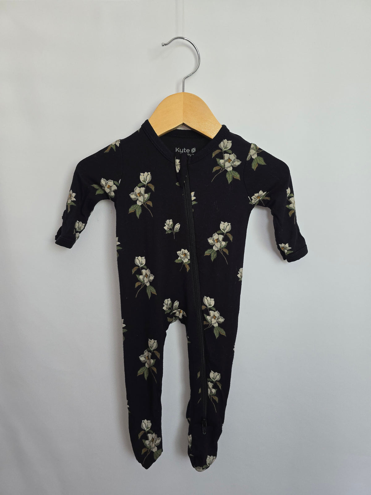 Kyte Midnight Magnolia Zip Footie • Newborn