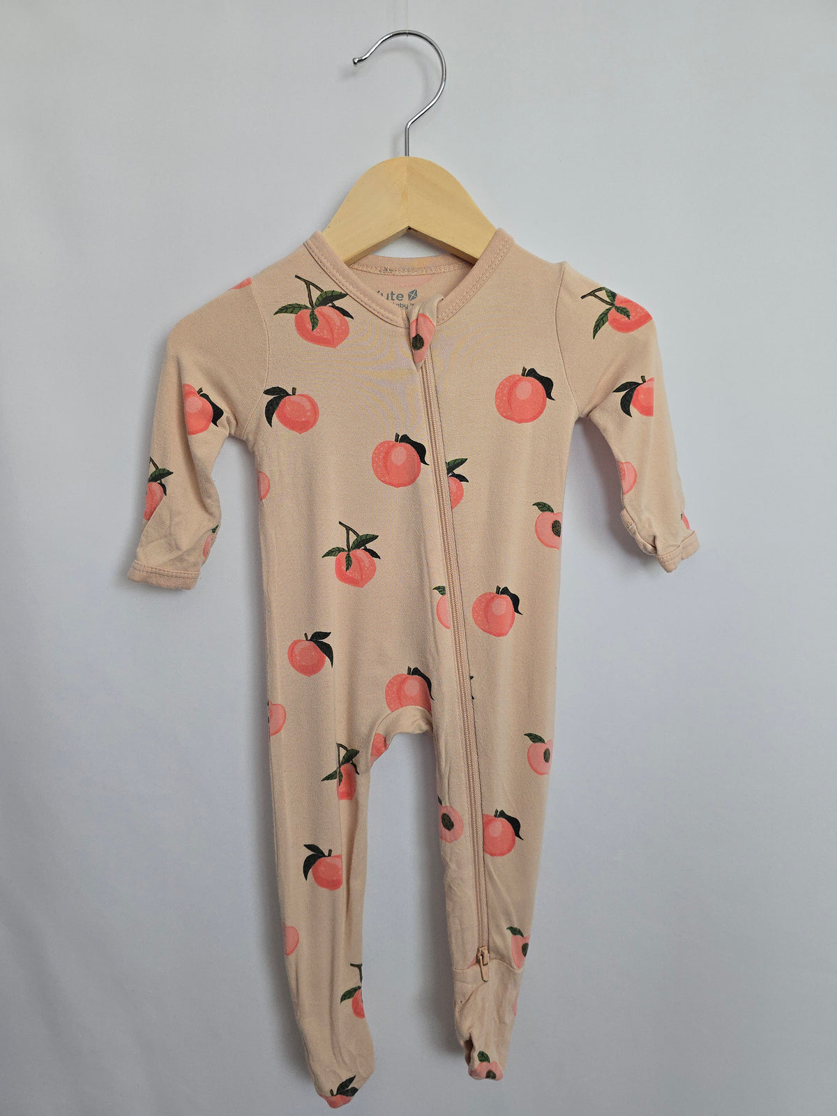 Kyte Peaches Zip Footie • 0-3 months