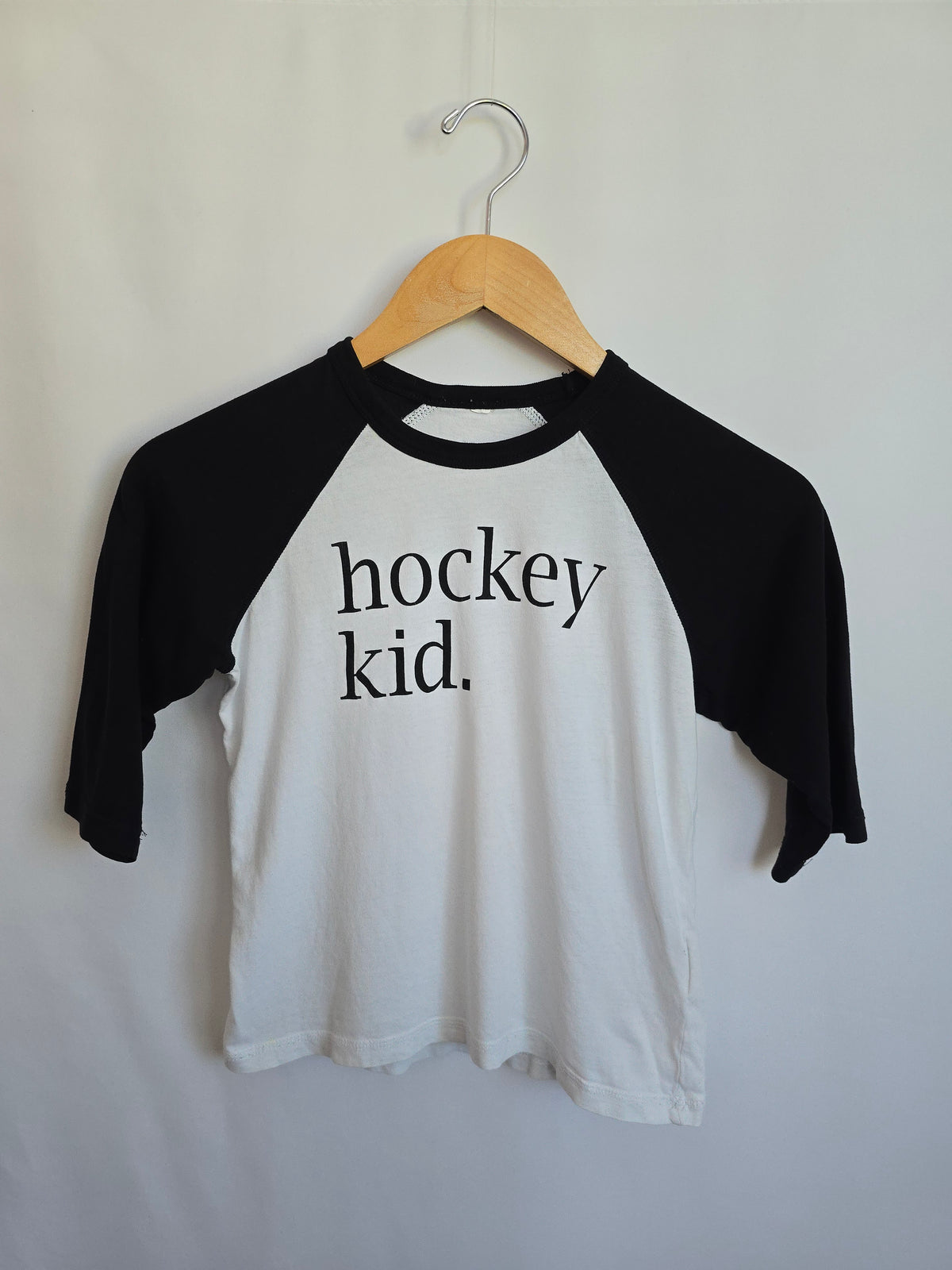 Ford & Harper Hockey Kid Raglan Shirt • 6-7 years