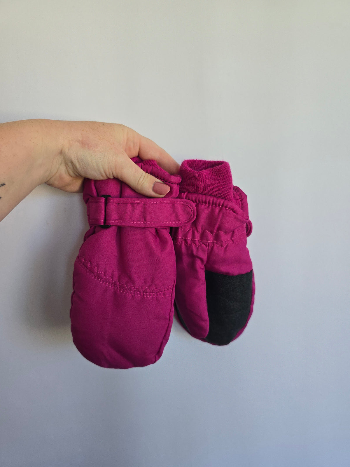 Joe Fresh Magenta Snow Mittens • 10-12 years