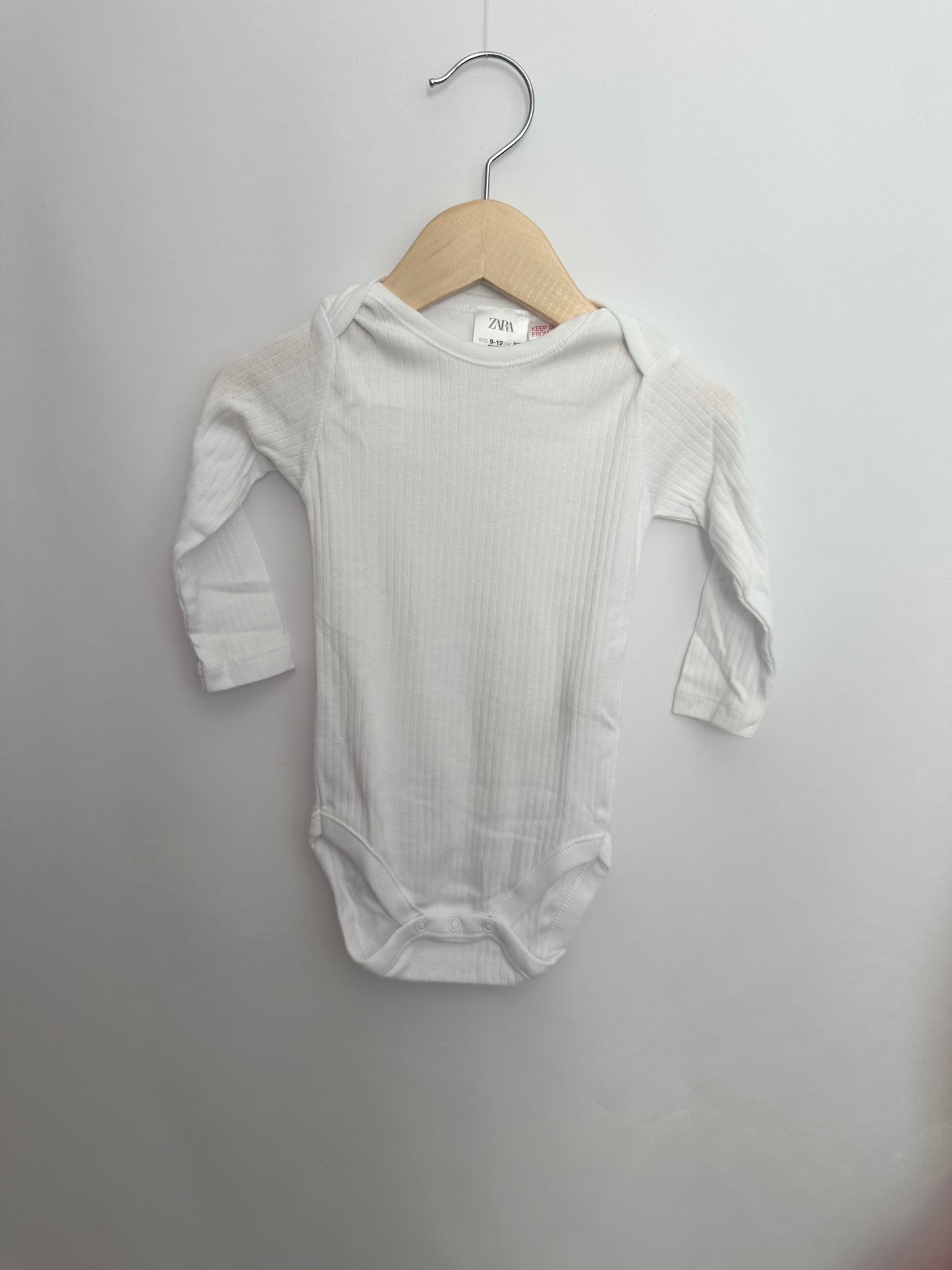 Zara Ribbed White Bodysuit (2) • 9-12 months