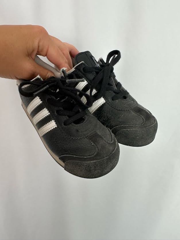 Adidas Black/White Lace Sneakers • 10C