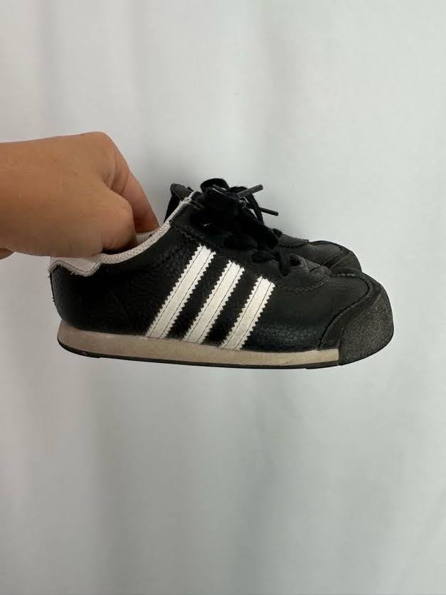 Adidas Black/White Lace Sneakers • 10C