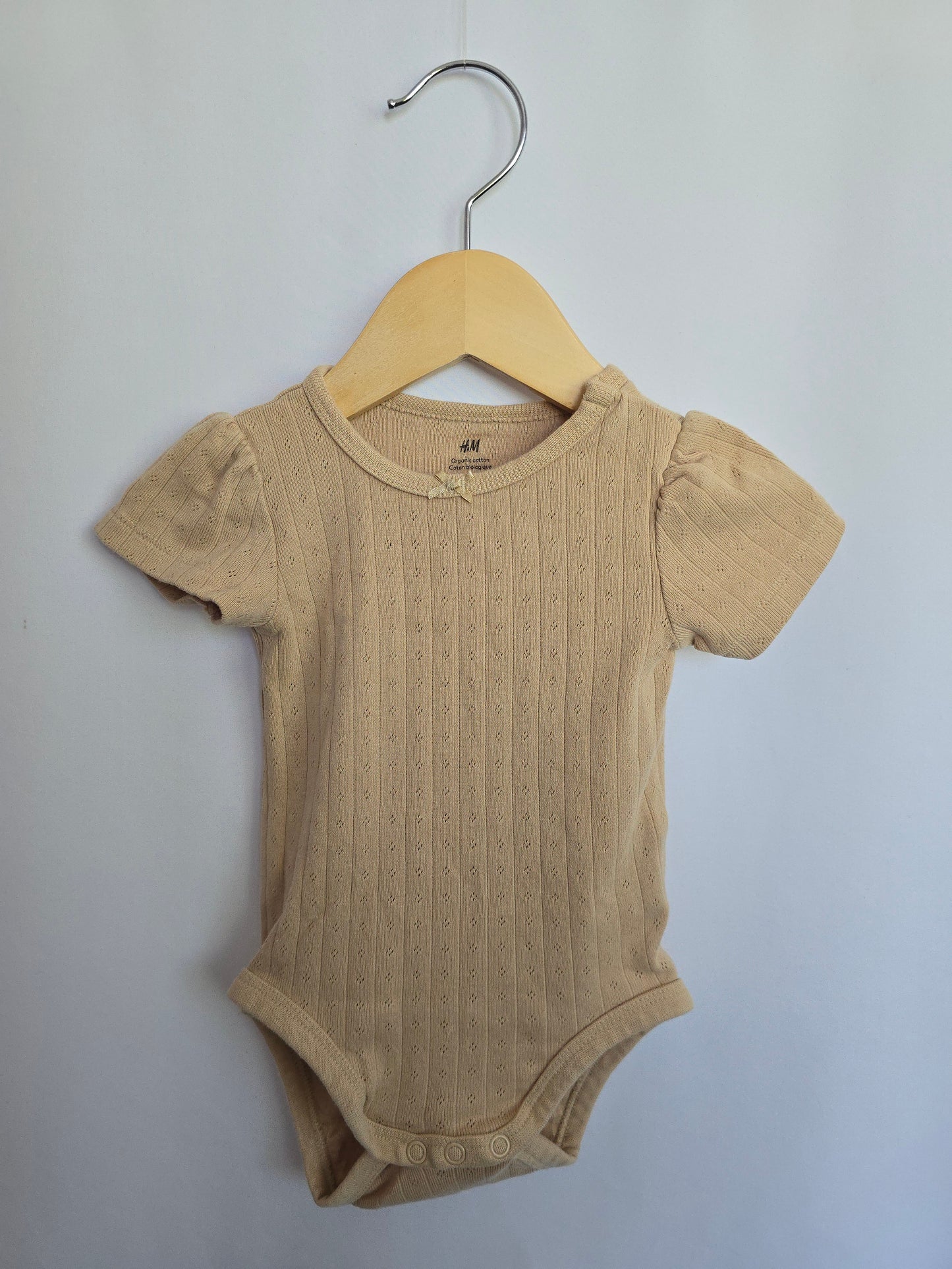 H&M Tan Pointelle Organic Cotton Bodysuit • 4-6 months