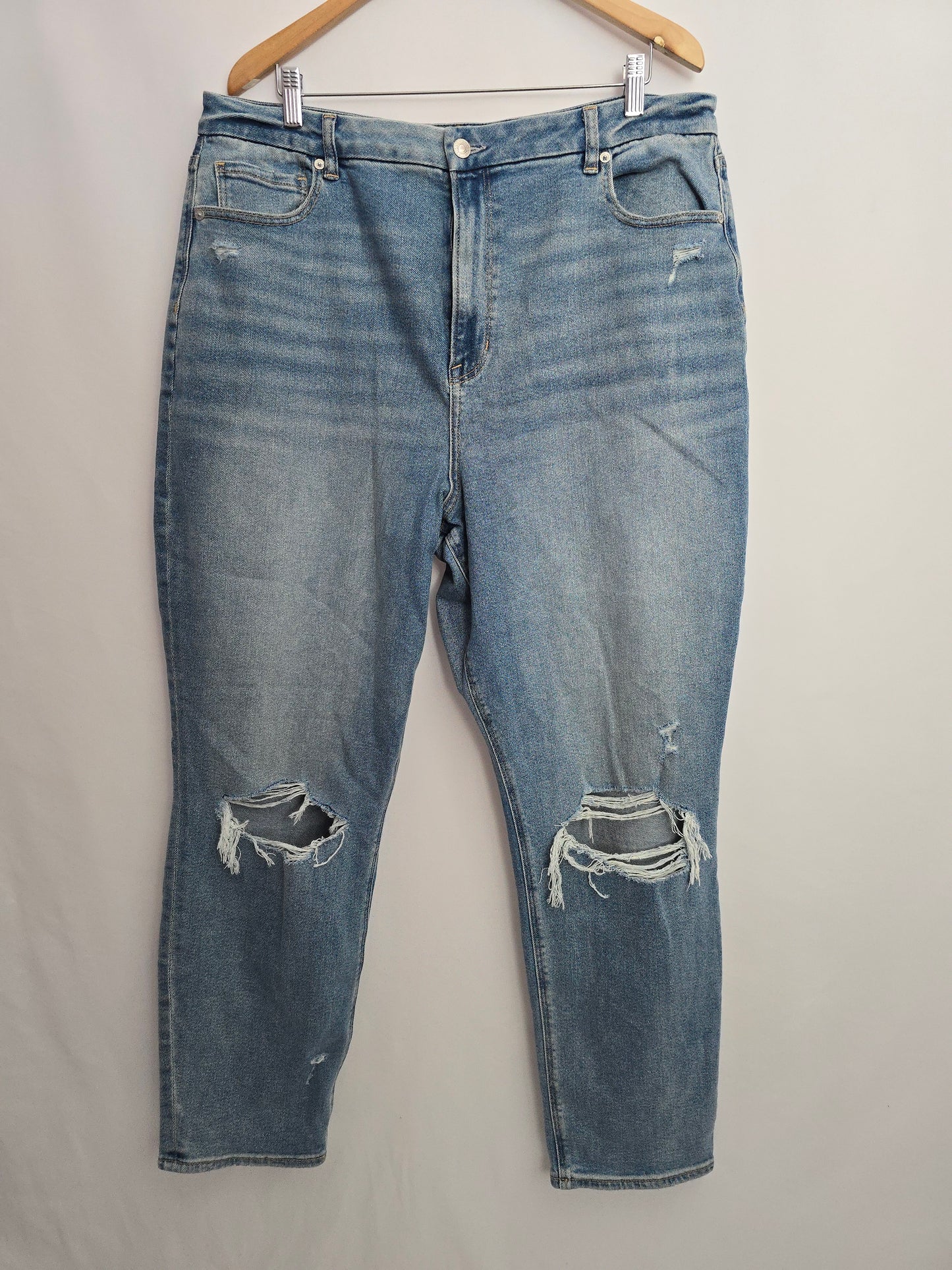 American Eagle Distressed Mom Jean • XX-Large 20