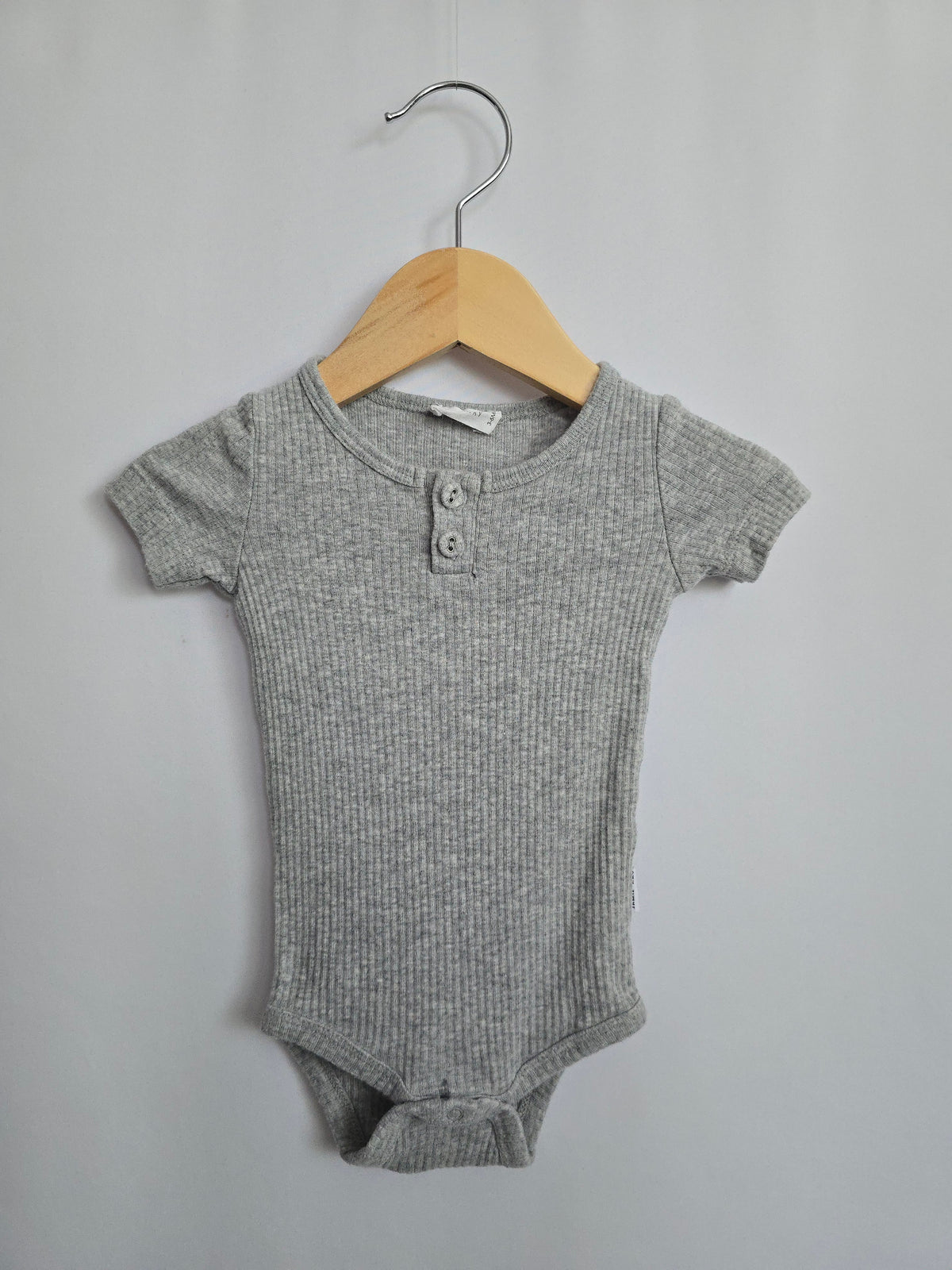 PLAY Jamie Kay Grey Ribbed Bodysuit • 3-6 months