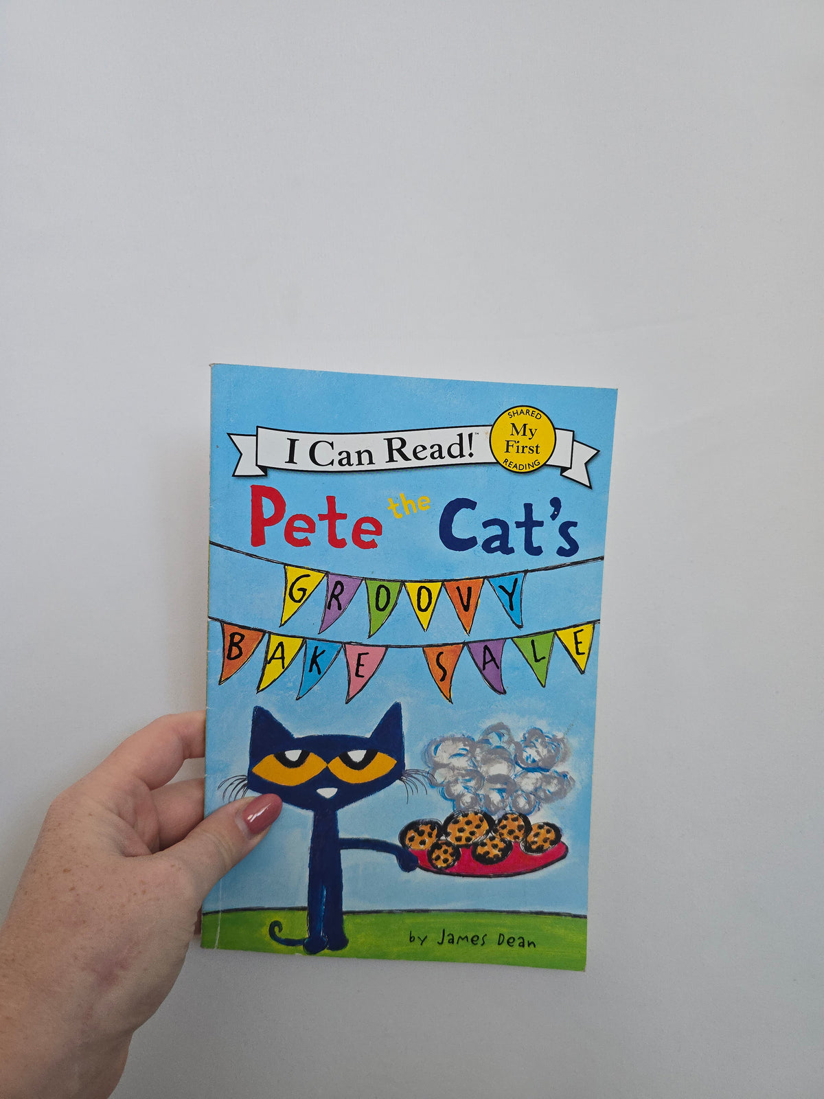 Pete The Cat's Groovy Bake Sale • Softcover Book