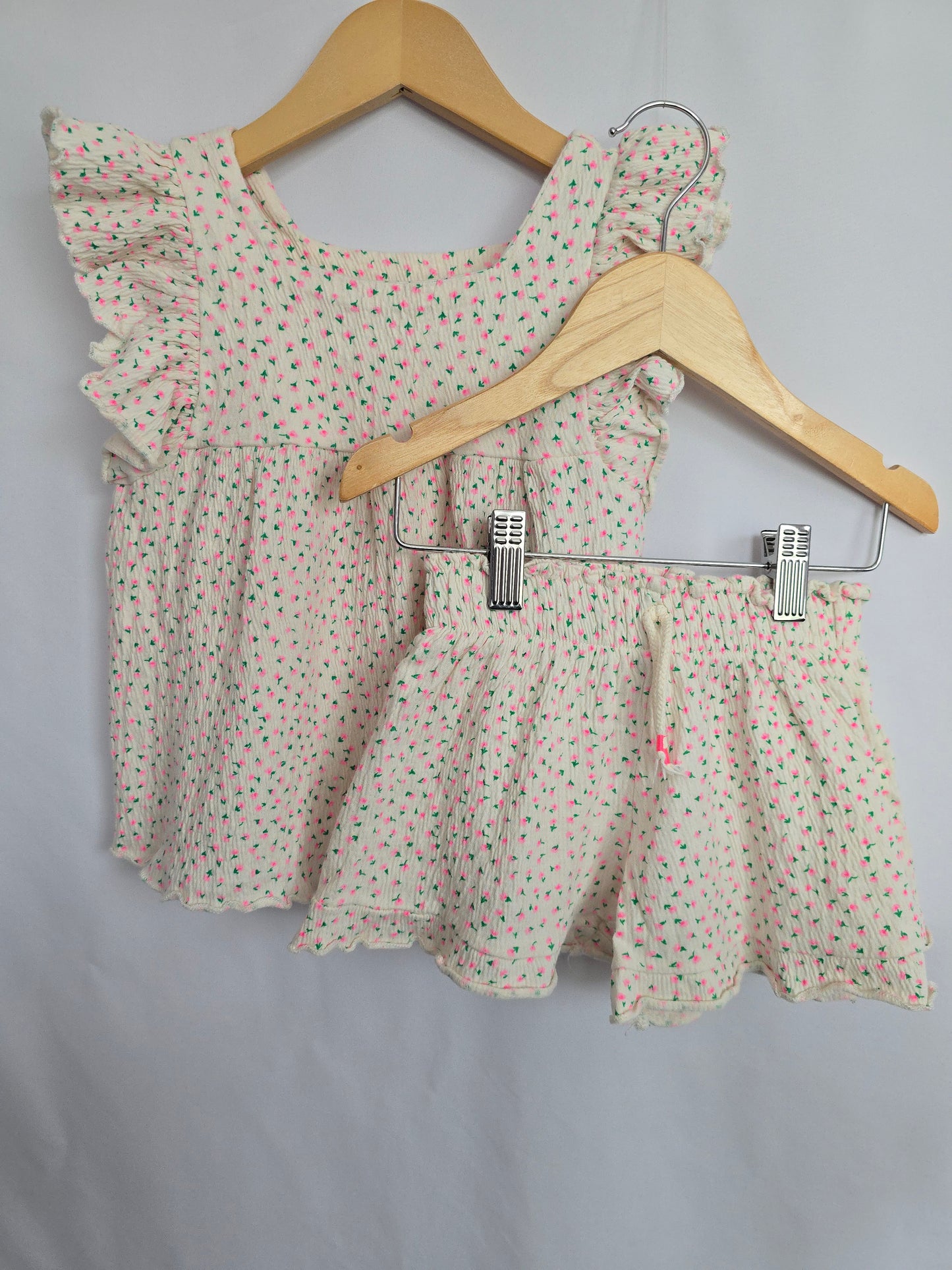 Zara Mini Pink Floral Ruffle Top & Shorts • 4 years