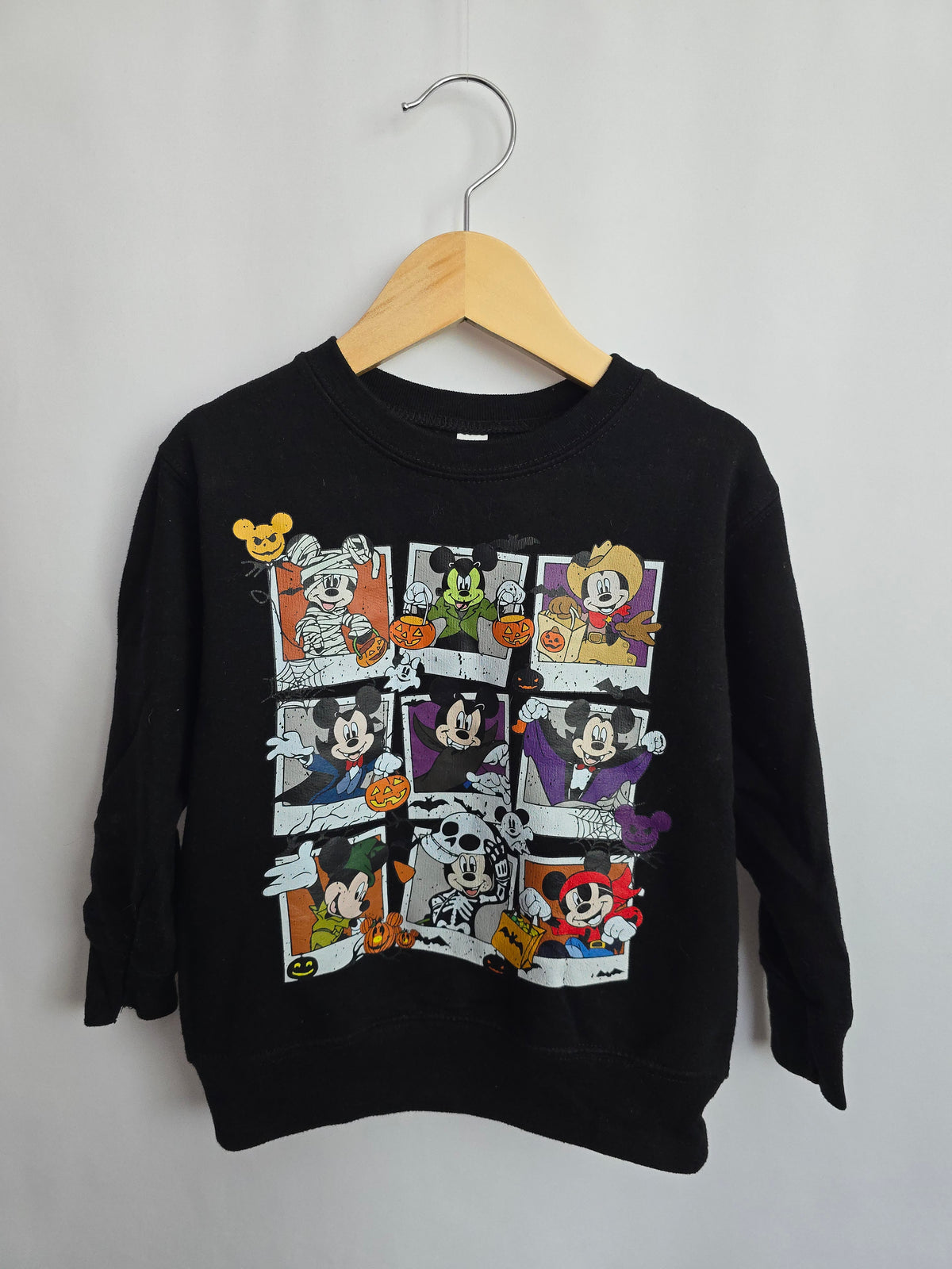 Small Shop Mickey Halloween Crewneck • 4 years