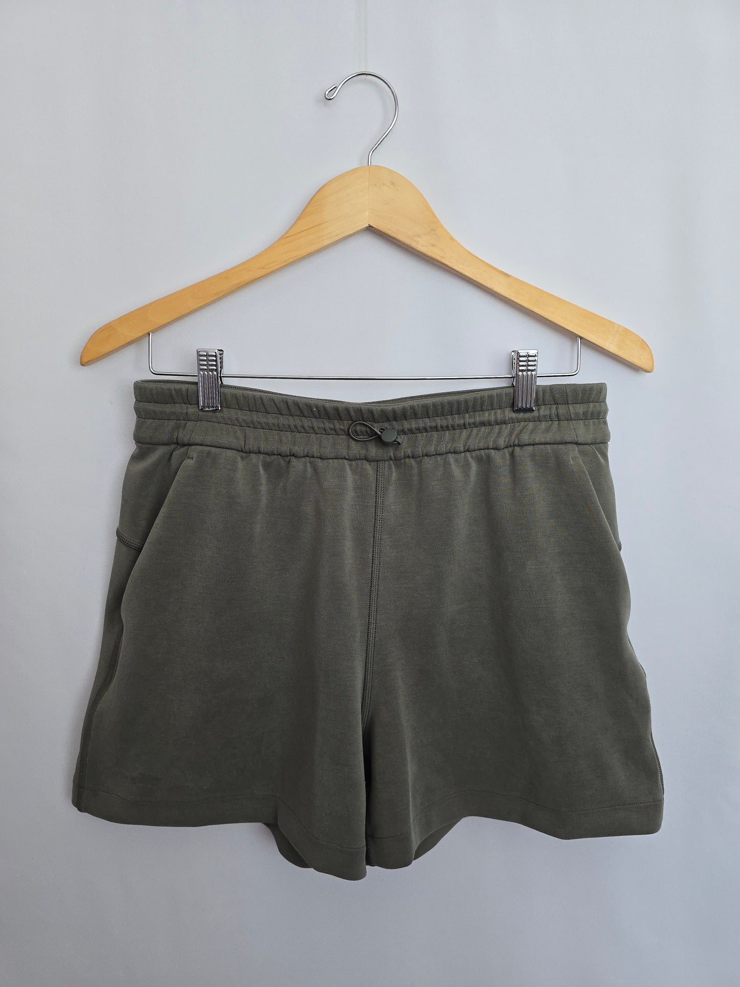 Lululemon Soft Stream High Rise Short 4" • Medium 8