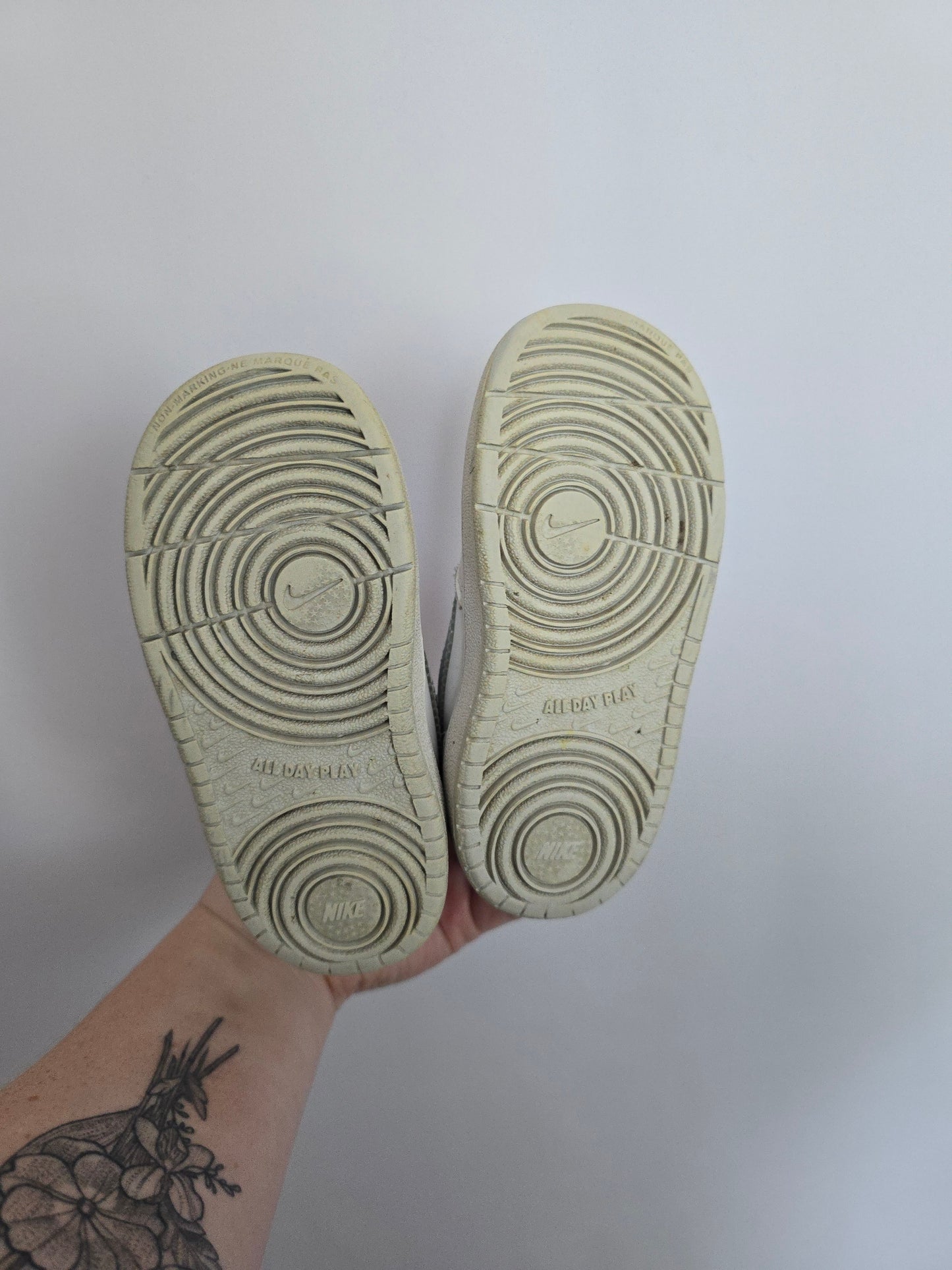 Nike Court Borough Low White • 8C