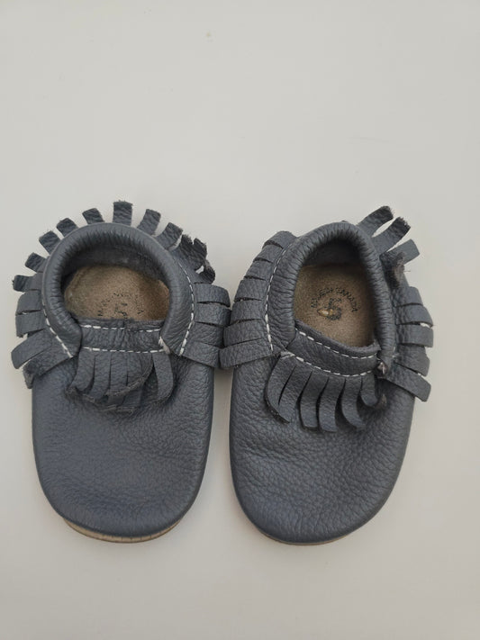 PLAY Minimoc Grey Fringe Softsole Shoe • 5C