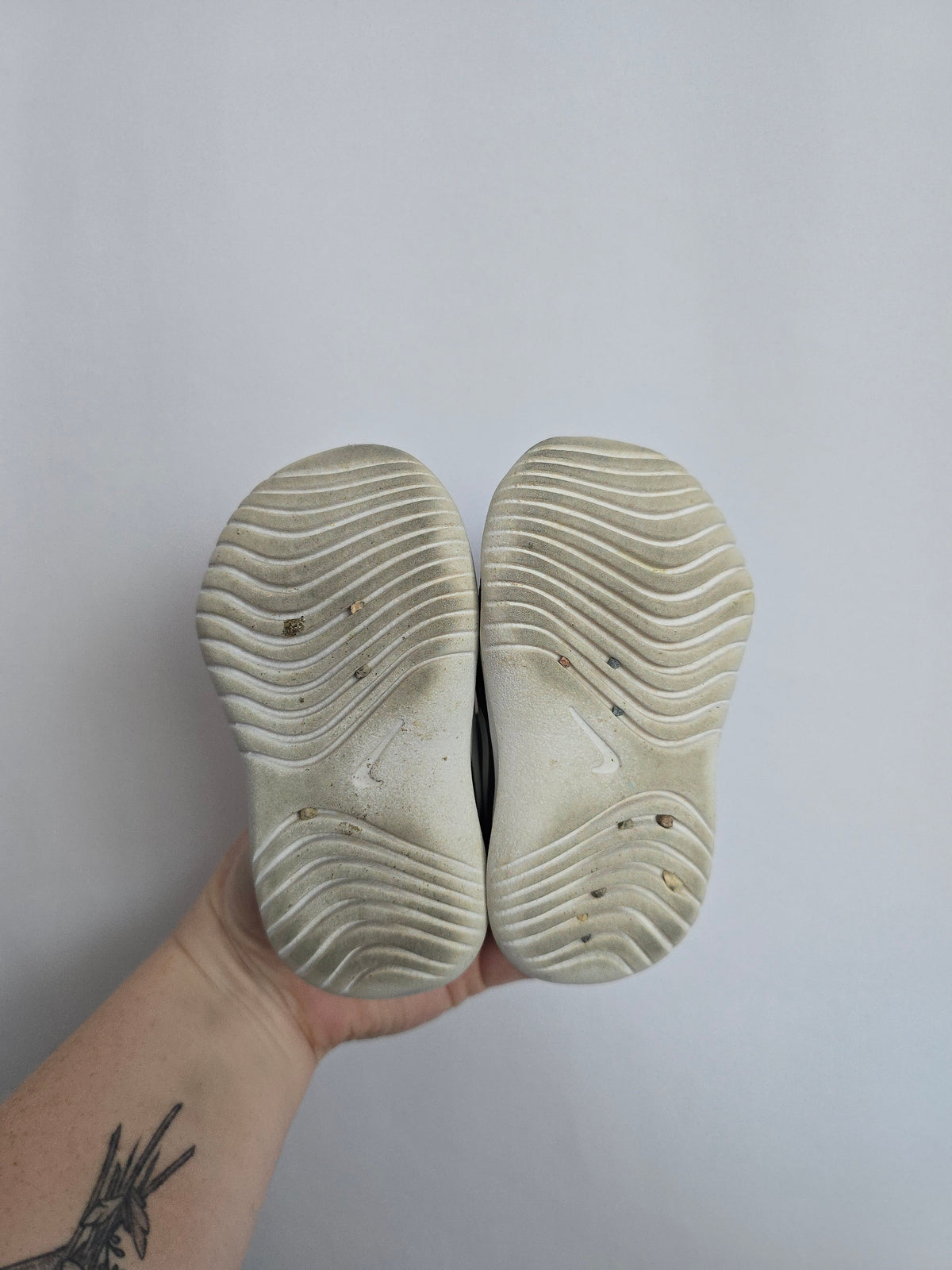 Nike Black Flex Runners • 5C