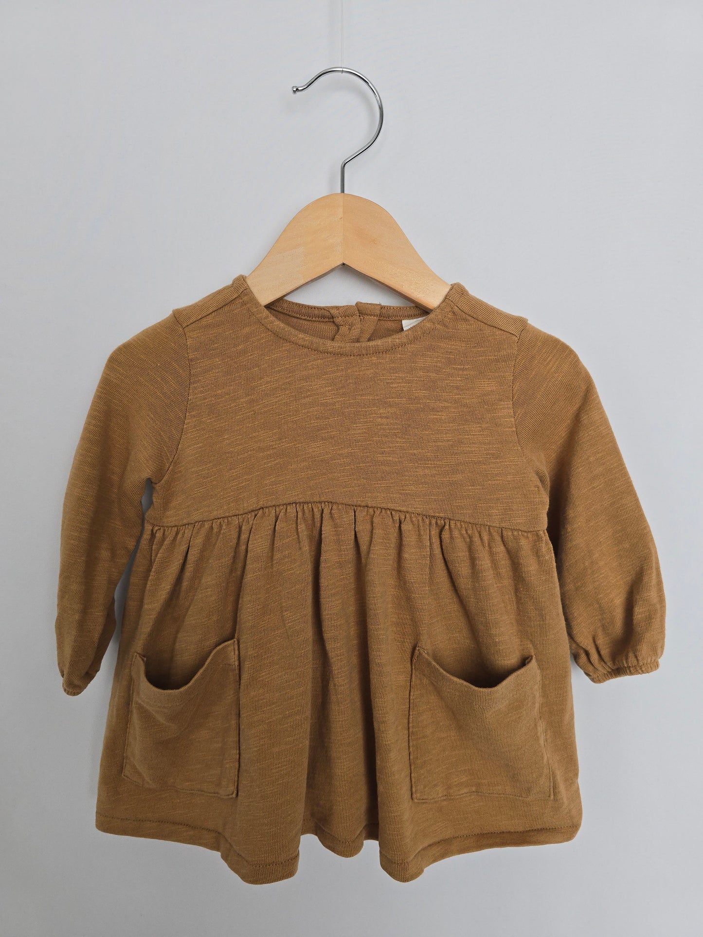 H&M Camel Cotton Pocket Dress • 4-6 months