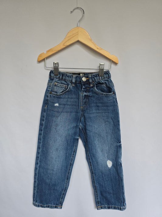 Zara Medium Wash Relaxed Fit Jeans • 4 years