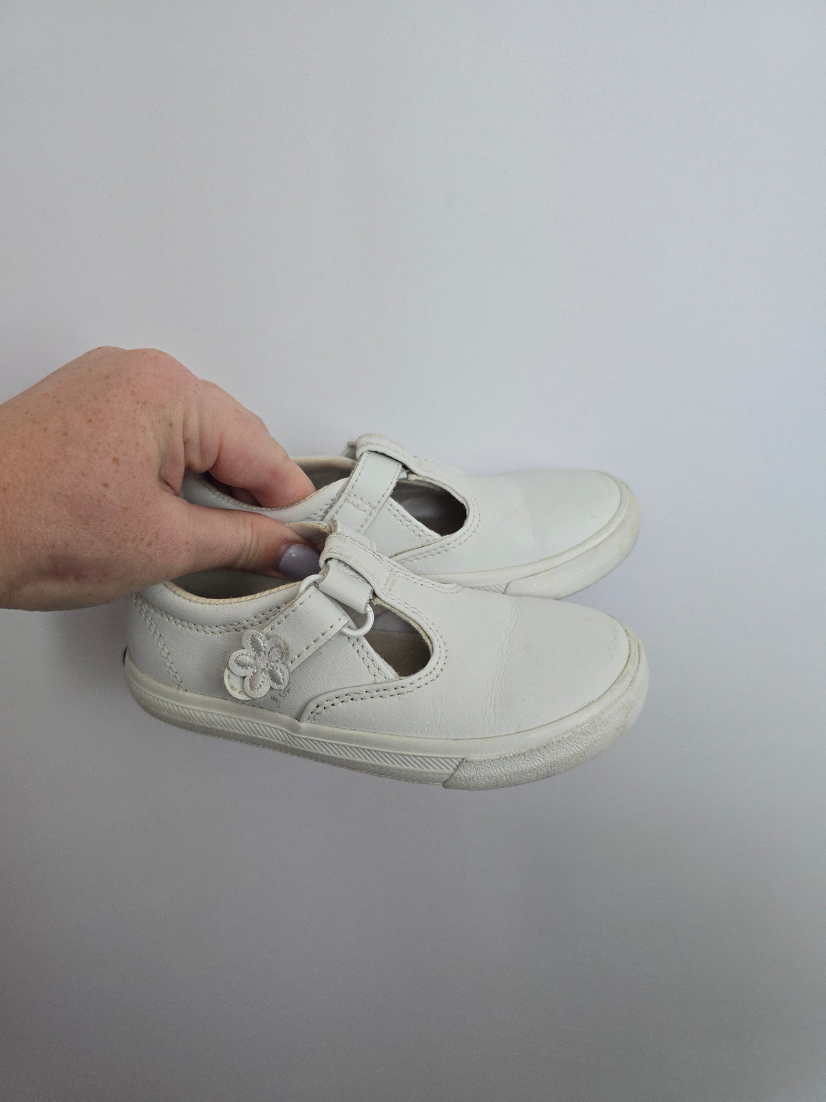 Keds White Mary Jane Runners • 8C