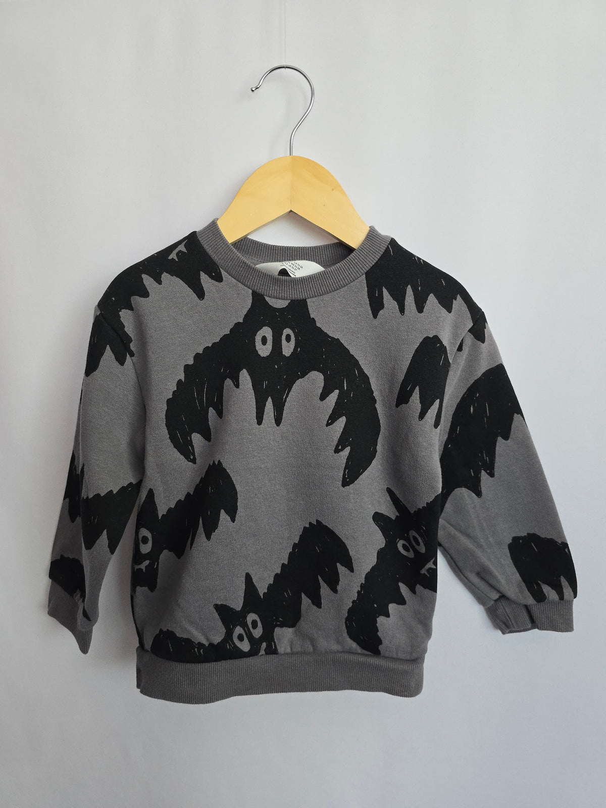H&M Grey Bats Crewneck • 6-8 years