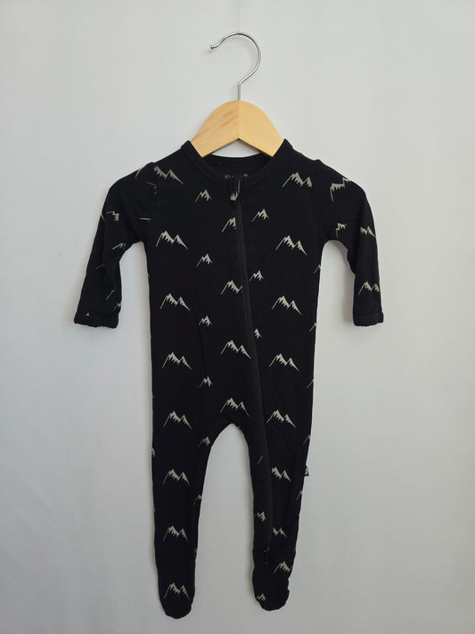 Kyte Mountains Zip Footie • 3-6 months