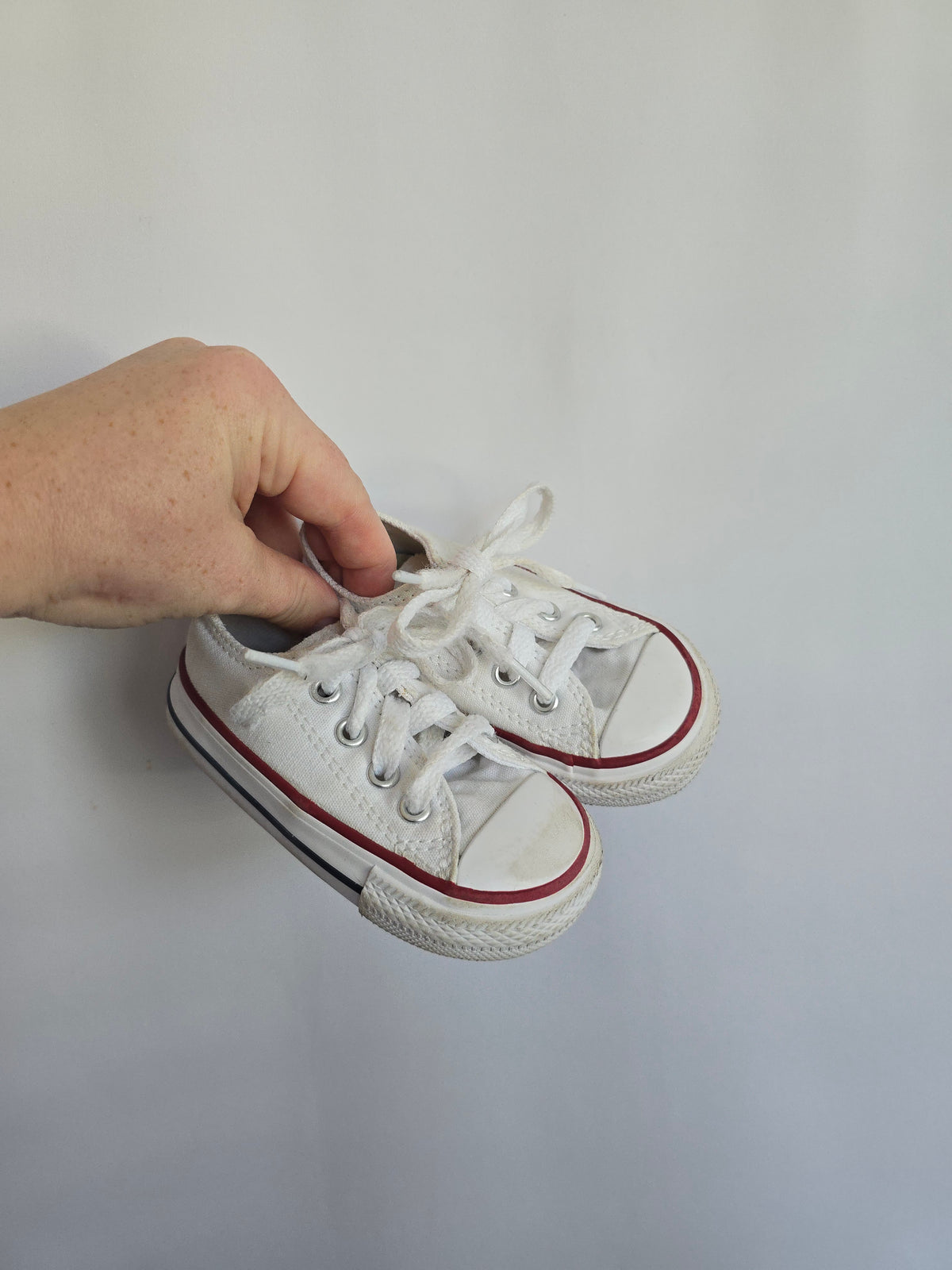 Converse White Lace Up • 4C