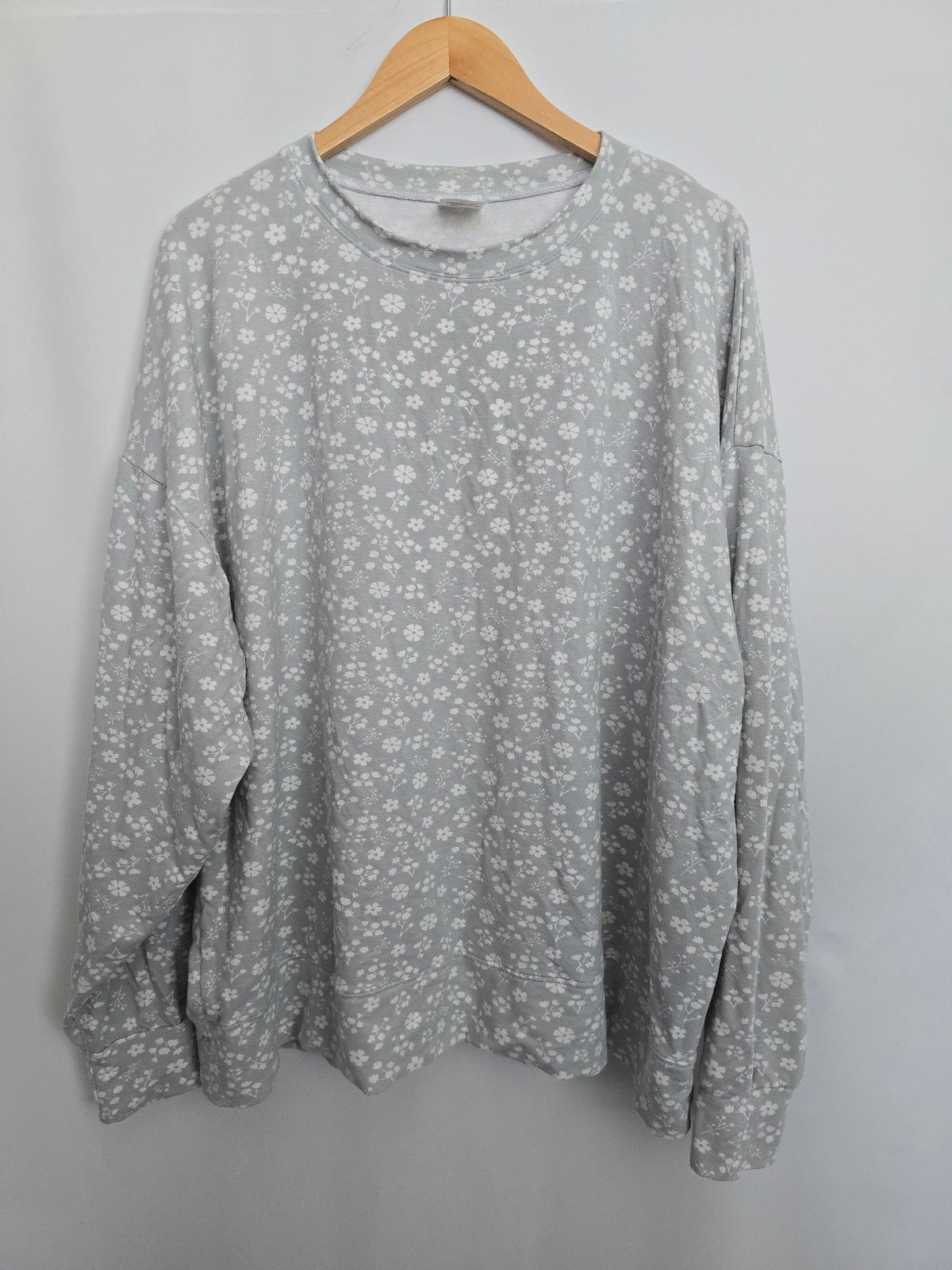 Tiny Button Apparel Grey Floral Crewneck • XX-Large