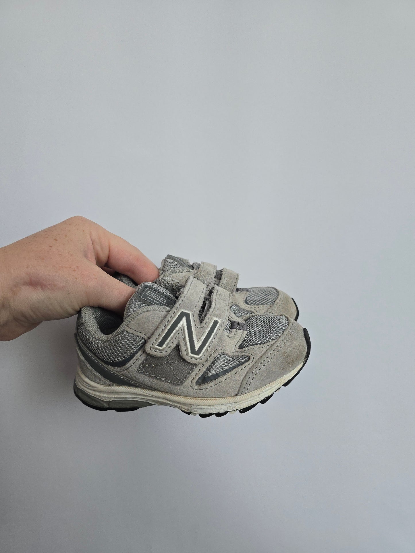 New Balance 888v2 Hook and Loop Runners • 6C