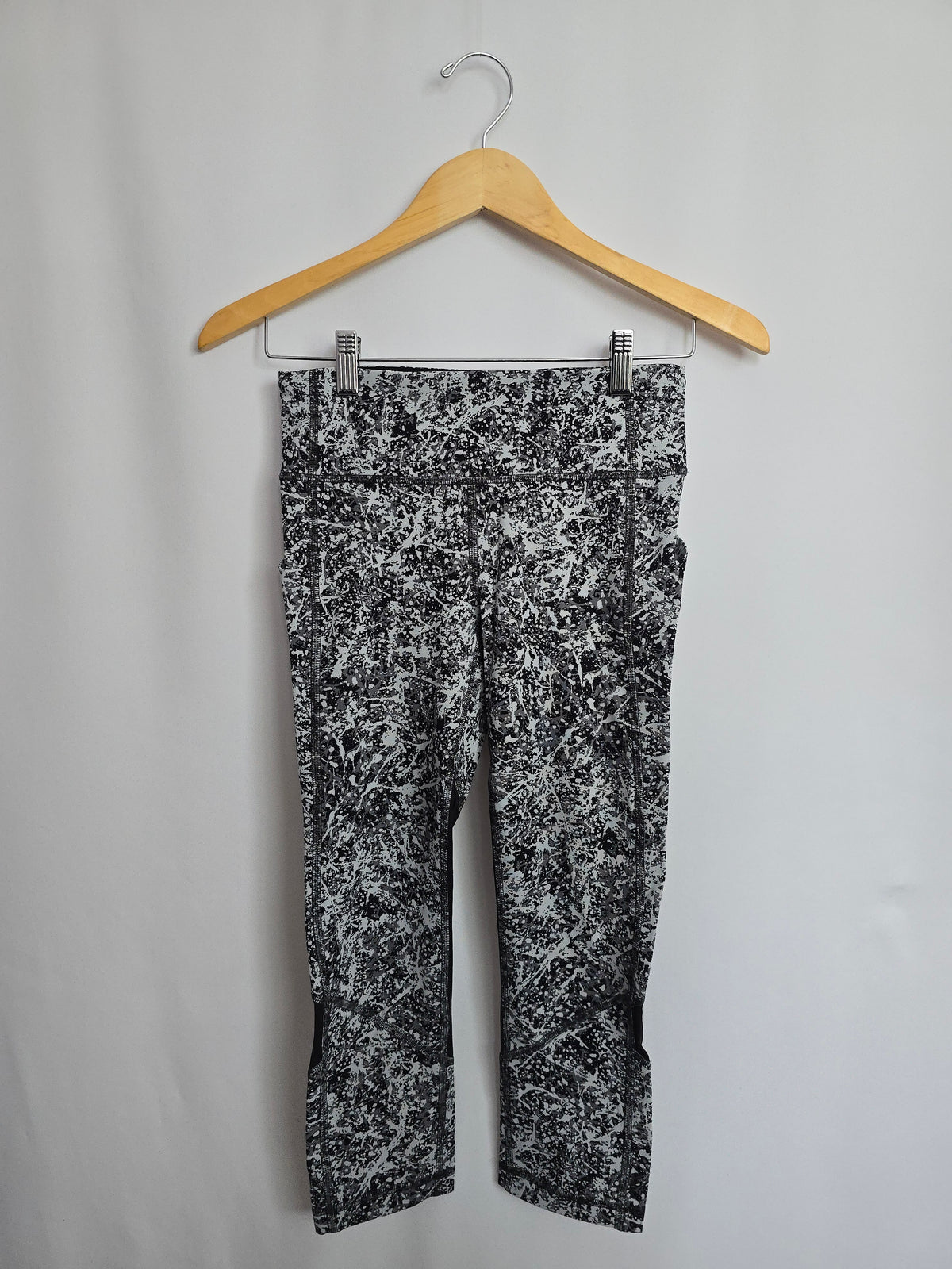 Lululemon Pace Rival Crop 22" • Small 4