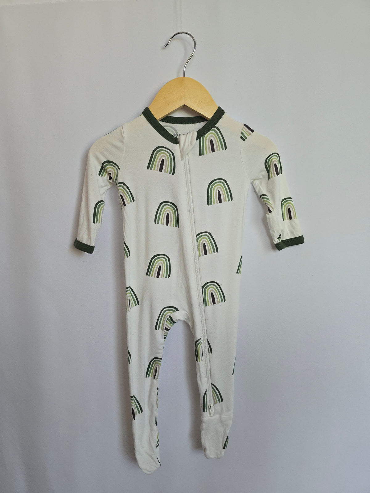 Kyte Hunter Rainbow Zip Footie • 3-6 months