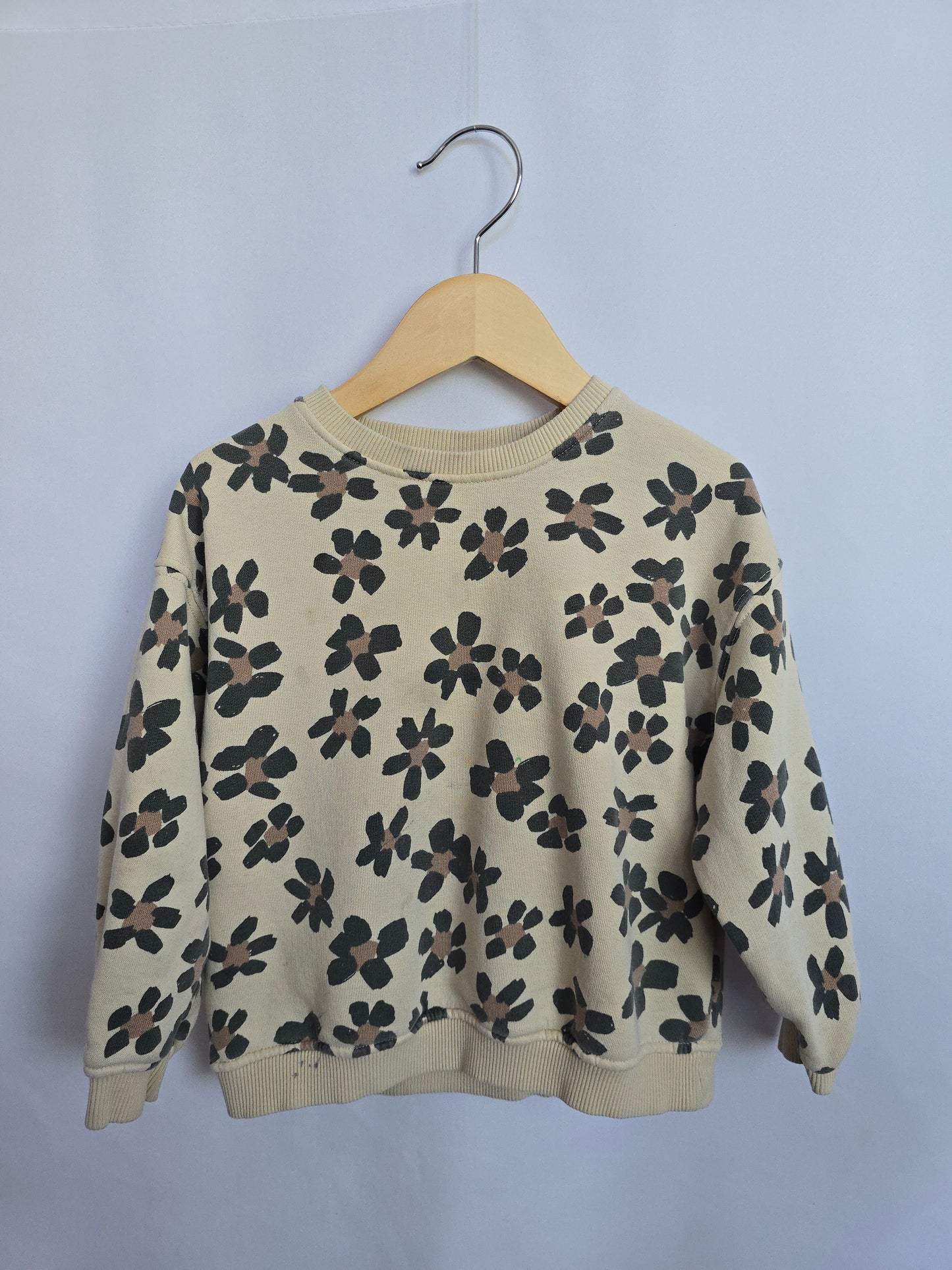 PLAY Zara Sand Daisy Crewneck • 4 years