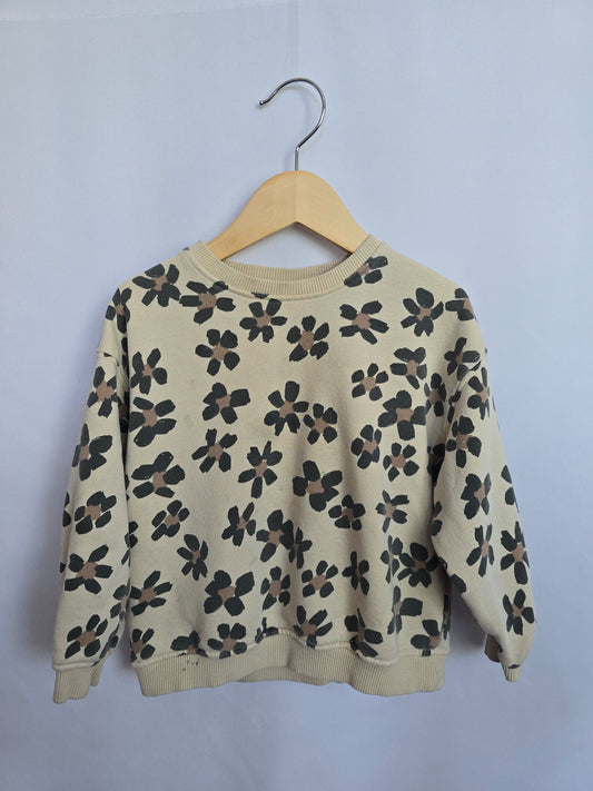 PLAY Zara Sand Daisy Crewneck • 4 years