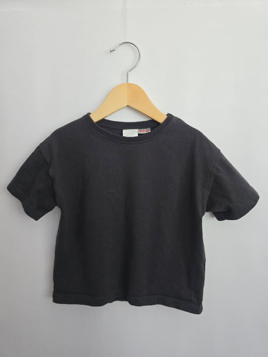 Zara Black Basic Tee • 5 years