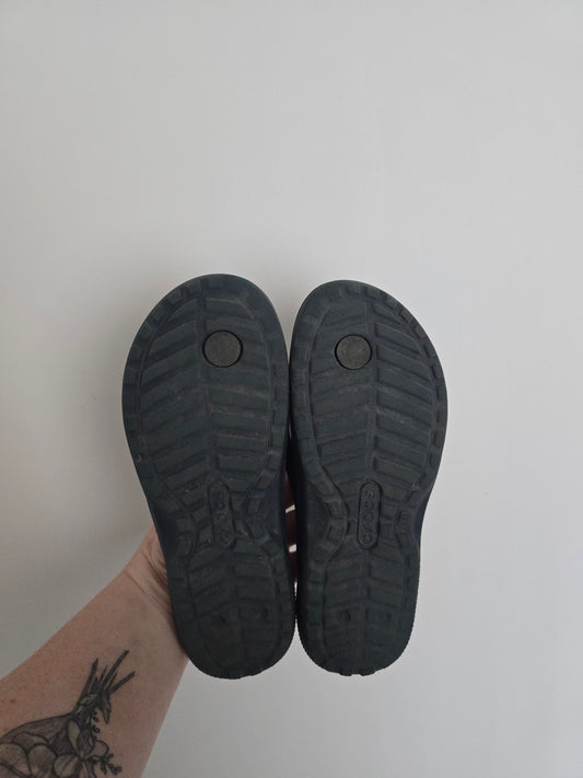 Crocs Navy Flip Flops • J2