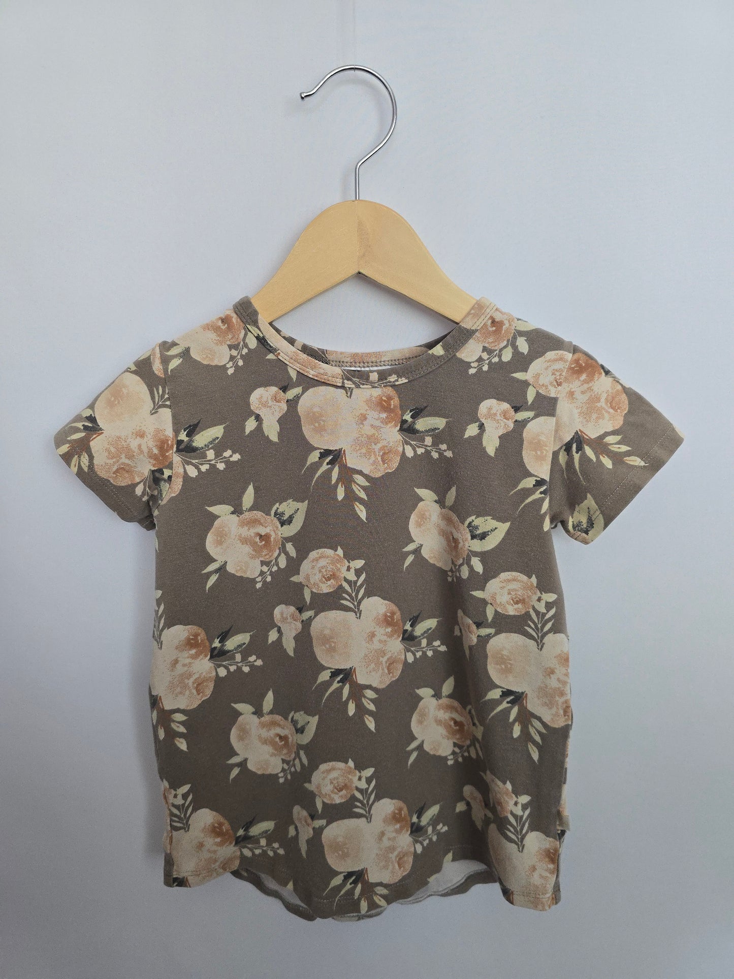 Jax & Lennon Grey Floral Basic Tee • 3-4 years