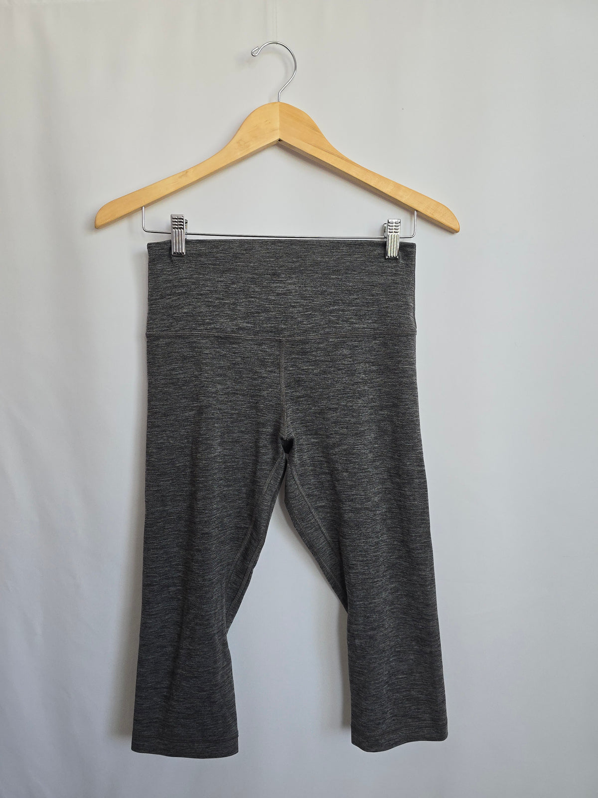 Lululemon Heathered Black High Rise Crop 17" • Medium 8