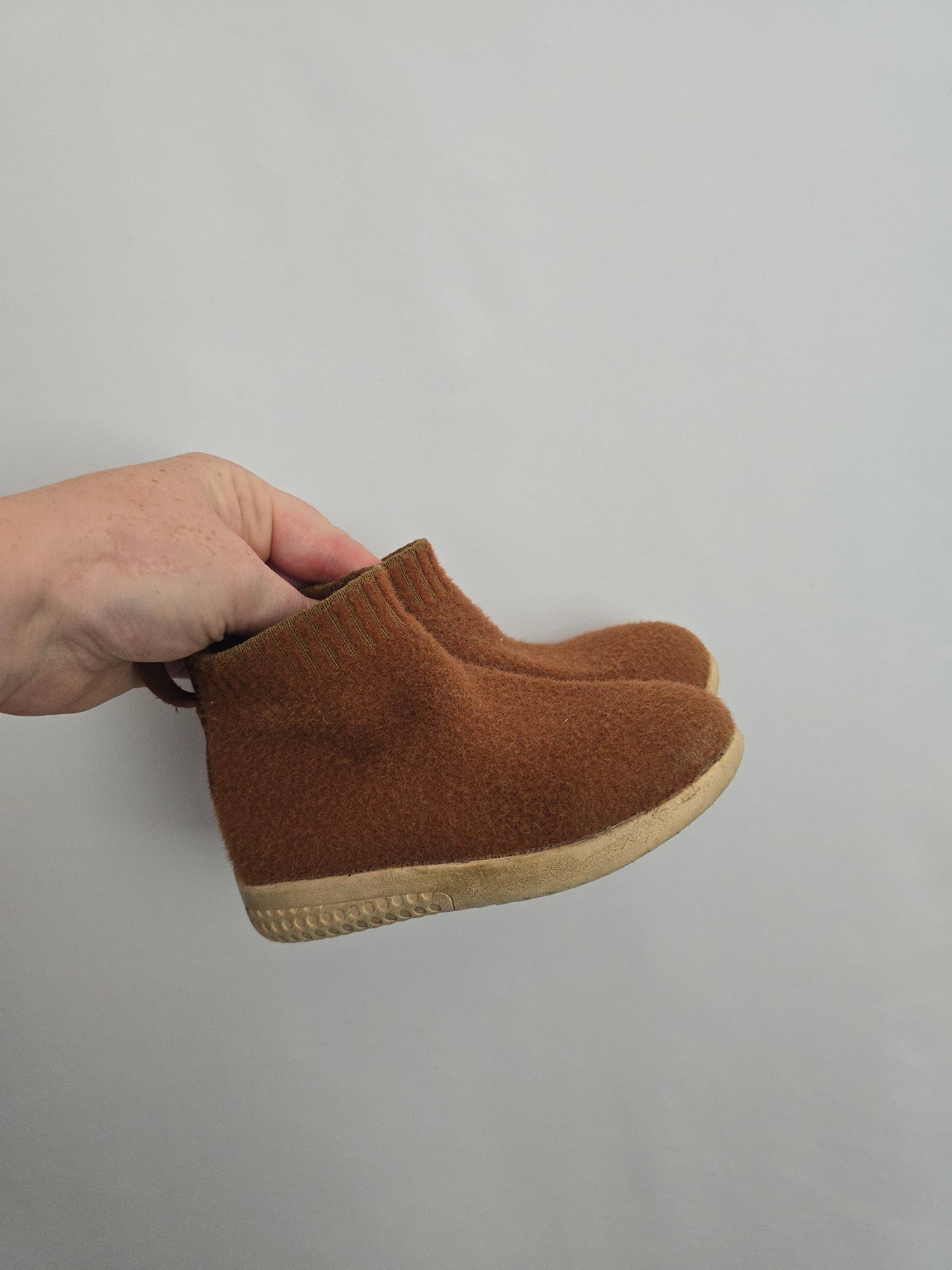 HeyFolks Chestnut Warm Boots (2) • 7C