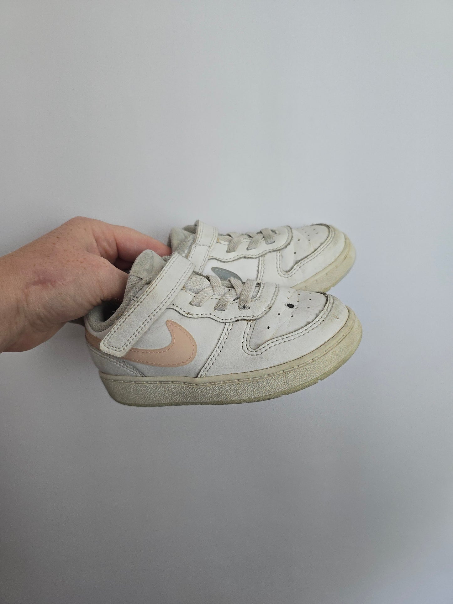 Nike Court Borough Low White • 8C