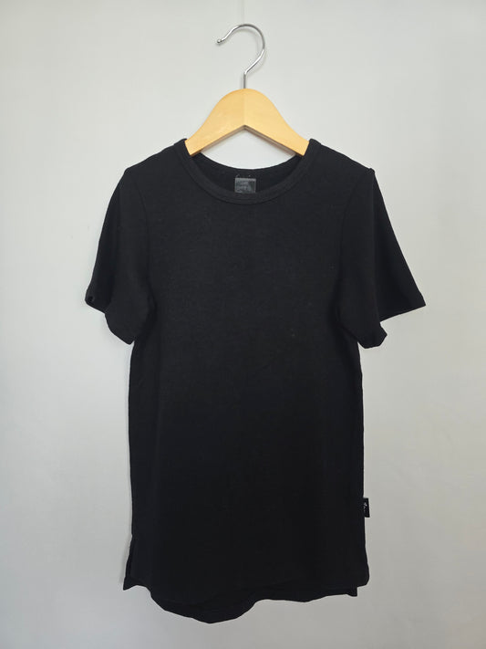 Jones Baby & Co Black Hugg-Fit Tee • 5 years