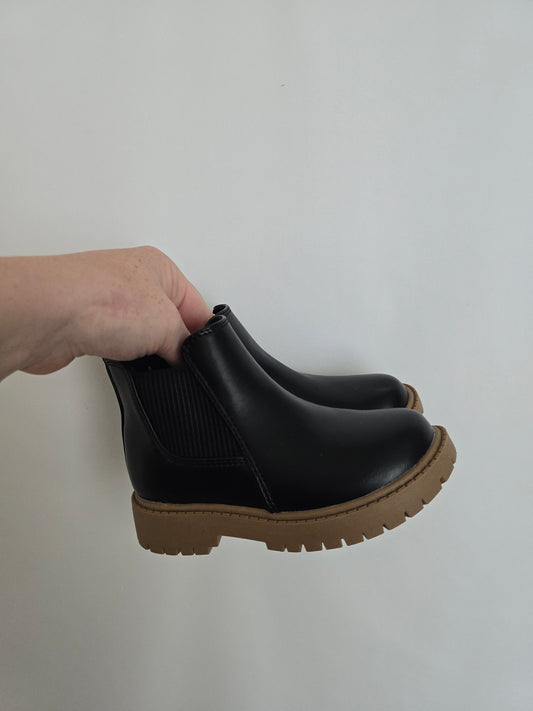 Old Navy Black Chelsea Boots • 8C