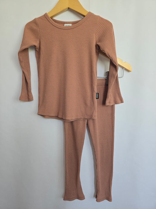 Pretty Laundry Terracotta Ribbed Lounge Set • 1-2 years