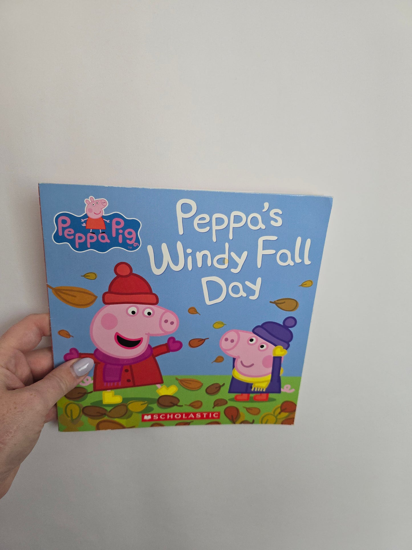 Peppa's Windy Fall Day • Softcover Book