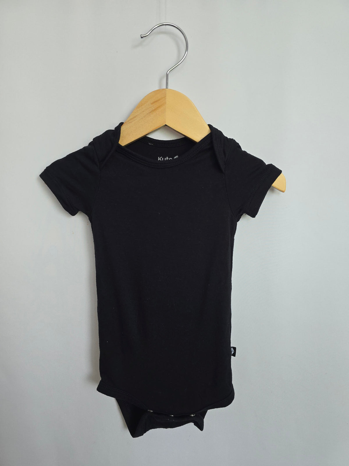 Kyte Black Bodysuit • 3-6 months