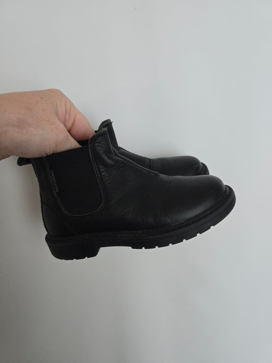 Naturino Black Picadilly Chelsea Boots • 8.5C