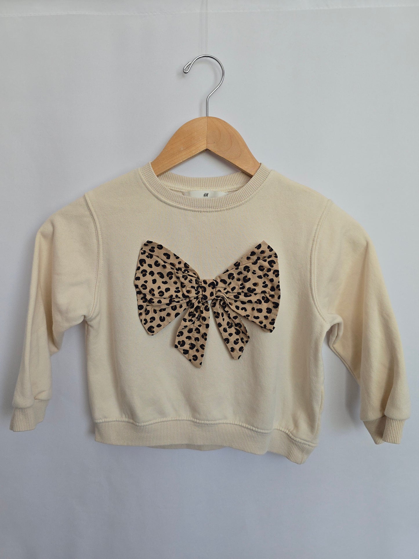 H&M Leopard Bow Crewneck • 4-6 years